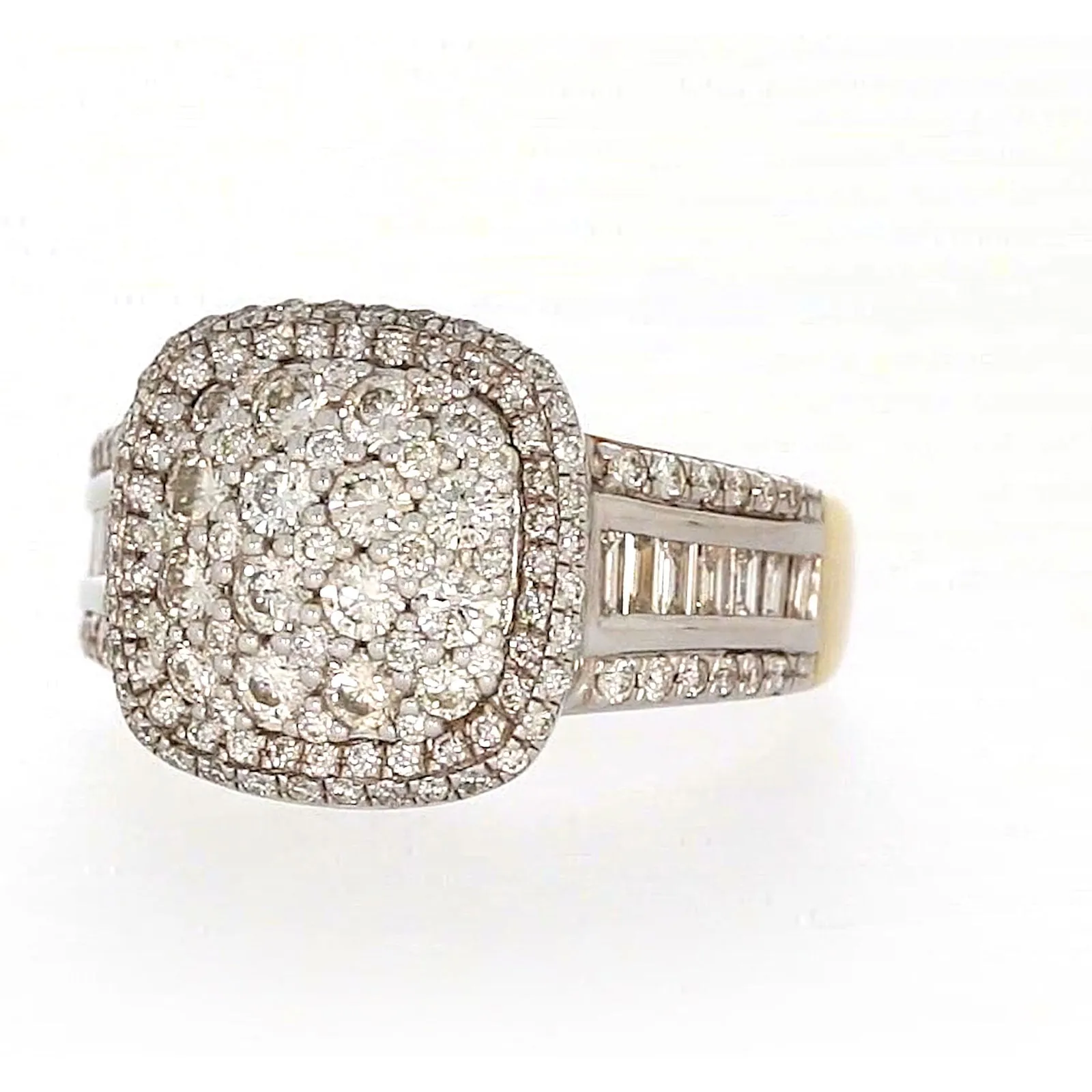 9ct Two Tone Gold Round Brilliant Cut 1.50 Carat tw of Diamonds Ring