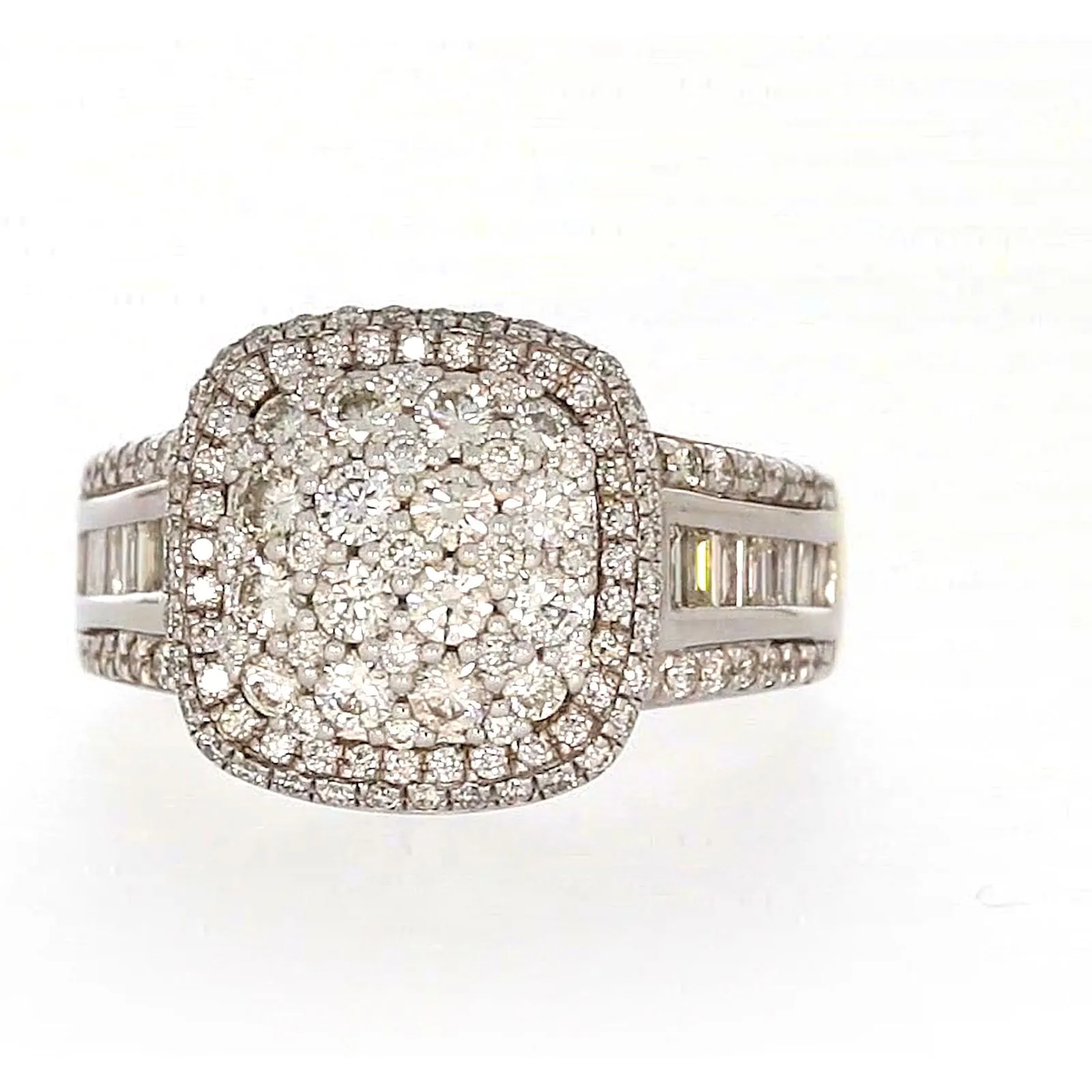 9ct Two Tone Gold Round Brilliant Cut 1.50 Carat tw of Diamonds Ring